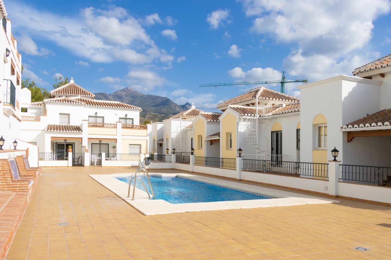 Apt Nerja Chimenea With Ocean View, A/C, & Fiber 아파트 외부 사진